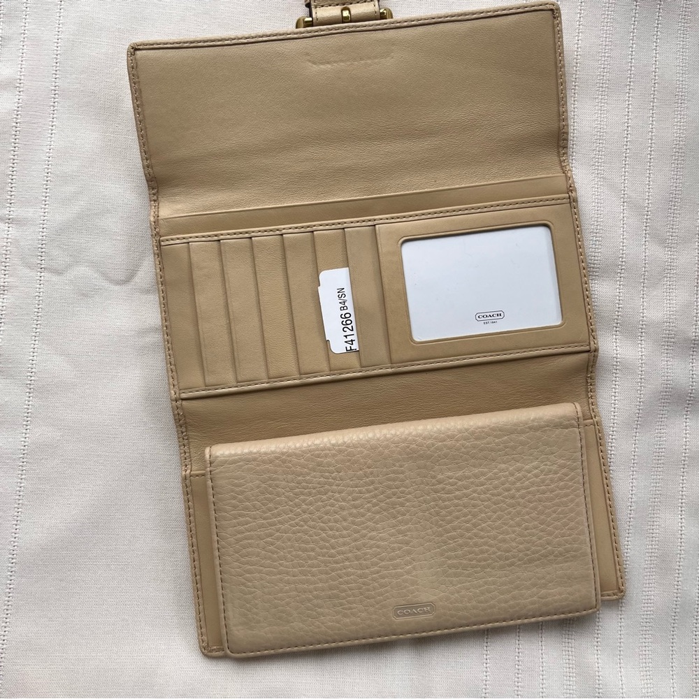 NWT Vintage Coach Soho Buckle wallet in cream pebbled leather - Picture 6 of 14